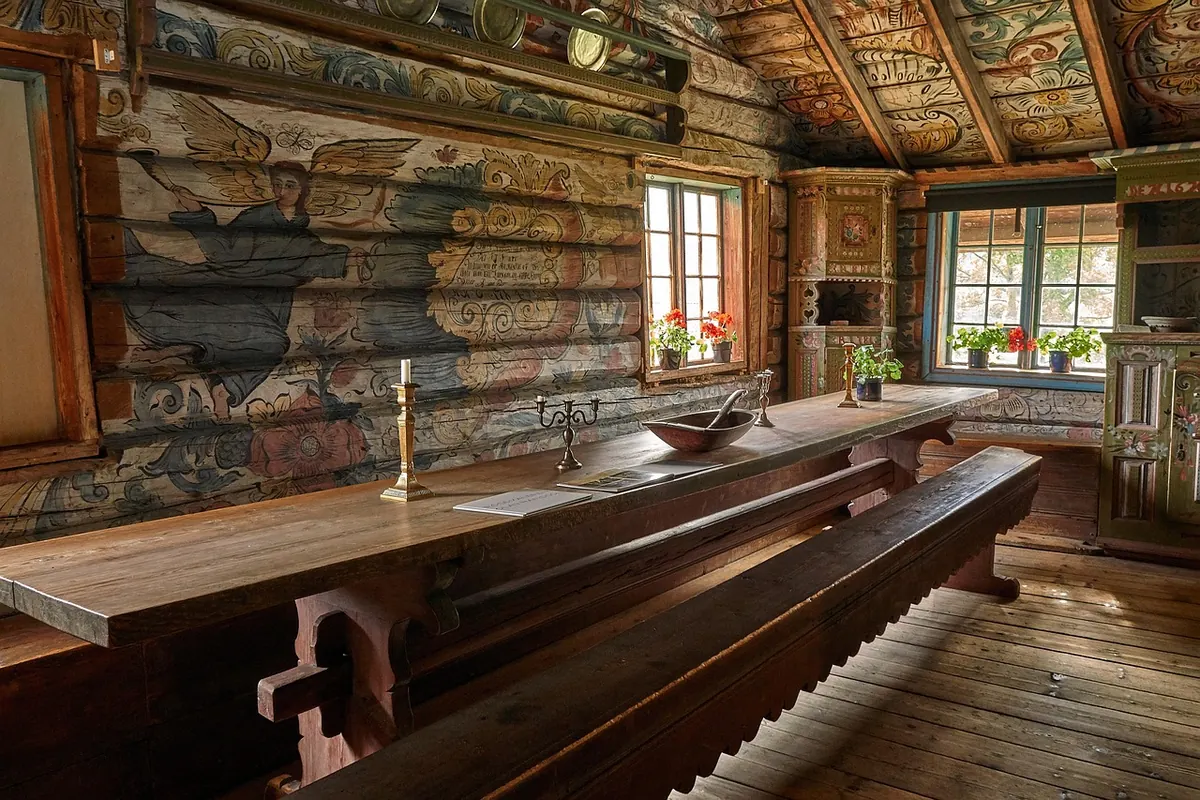 Modern Farmhouse vs. Rustic Decor: A Side-by-Side Comparison for Home Interiors